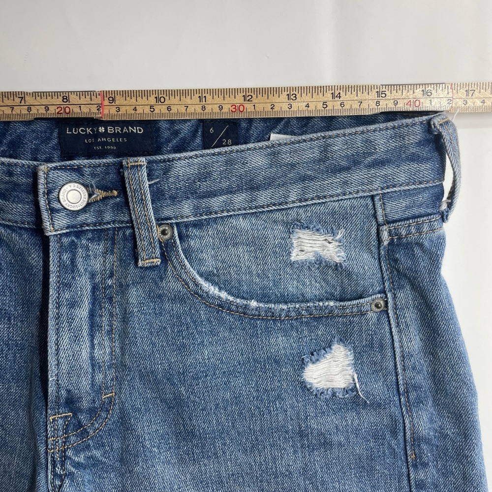 Lucky Brand Womens Boyfriend Short Medium Wash Distressed Denim Cutoff Size 6/28 - Picture 5 of 10